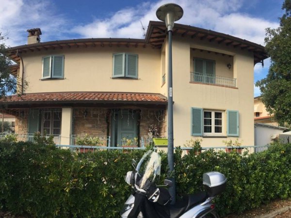 casa indipendente in vendita a Camaiore in zona Capezzano Pianore