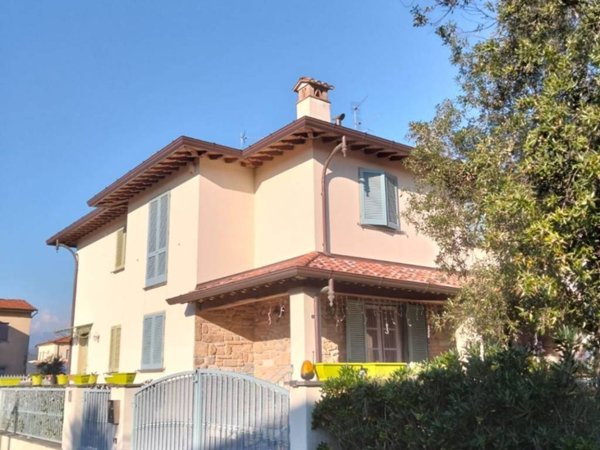 casa indipendente in vendita a Camaiore in zona Capezzano Pianore