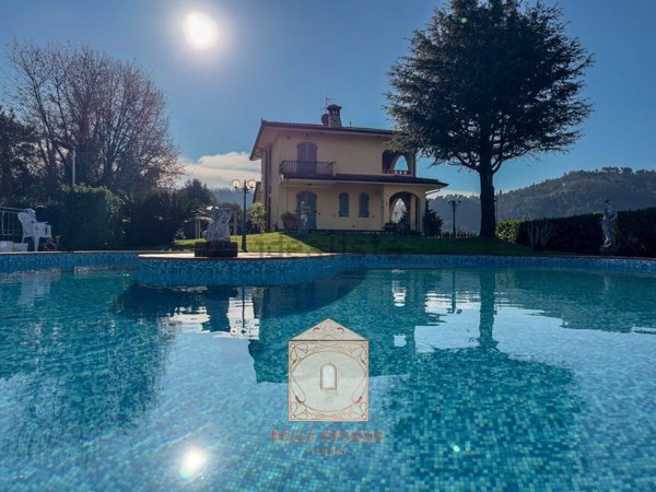 casa indipendente in vendita a Camaiore