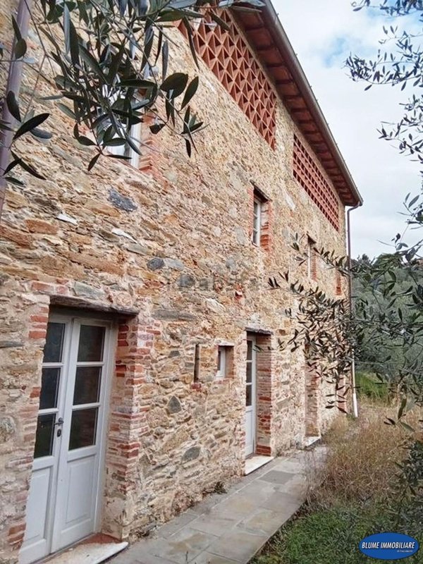 casale in vendita a Camaiore in zona Capezzano Pianore