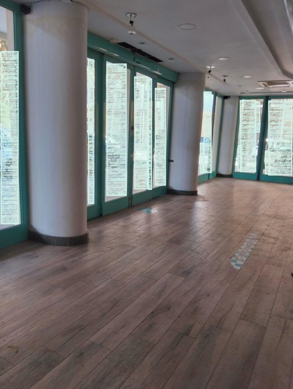 locale commerciale in vendita a Camaiore in zona Lido di Camaiore