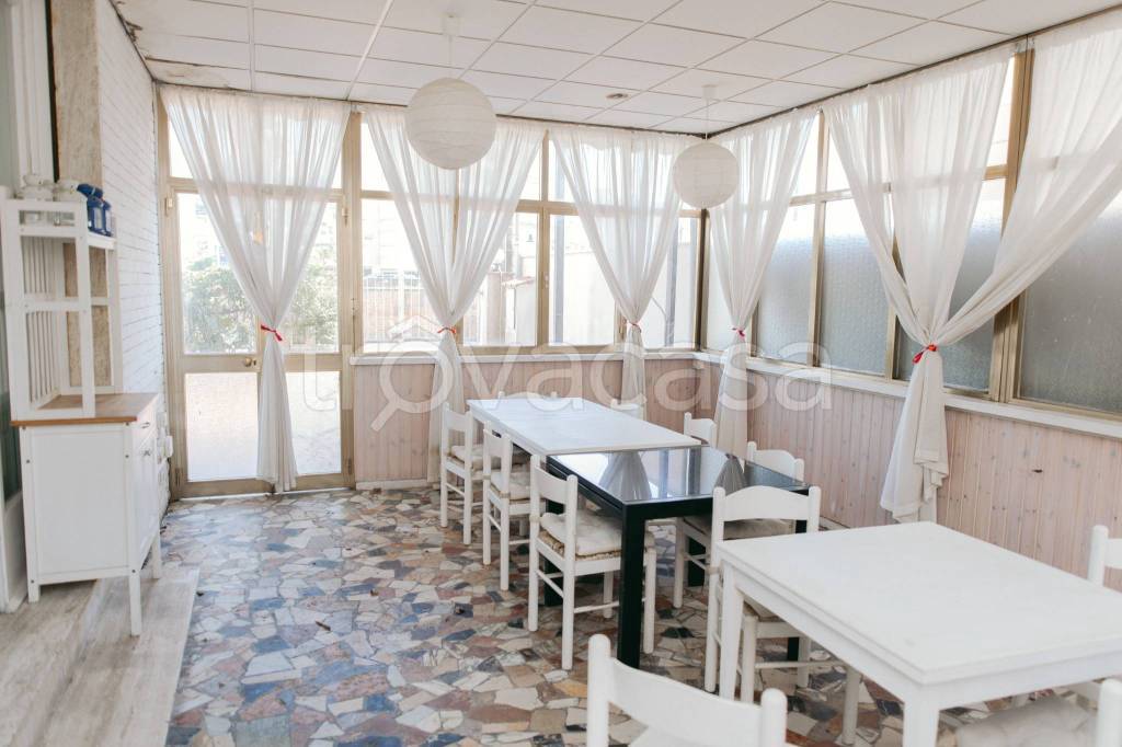 negozio in vendita a Camaiore in zona Lido di Camaiore