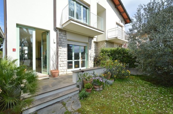 casa indipendente in vendita a Camaiore in zona Lido di Camaiore