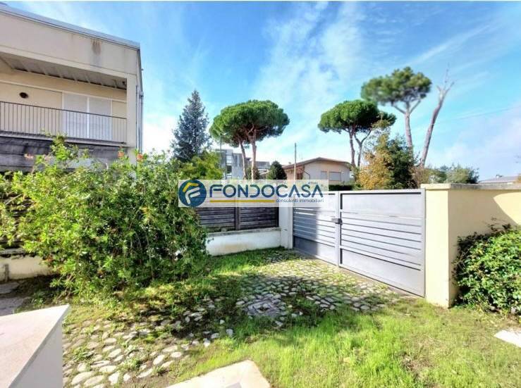 casa indipendente in vendita a Camaiore in zona Lido di Camaiore