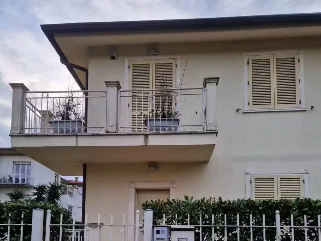 casa indipendente in vendita a Camaiore in zona Lido di Camaiore