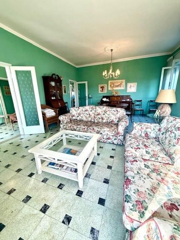 casa indipendente in vendita a Camaiore in zona Lido di Camaiore