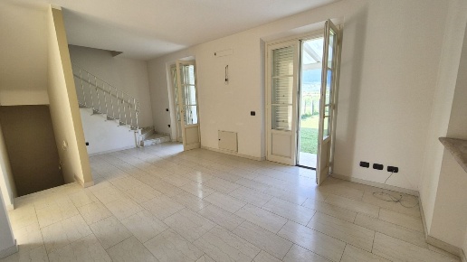 casa indipendente in vendita a Camaiore in zona Capezzano Pianore