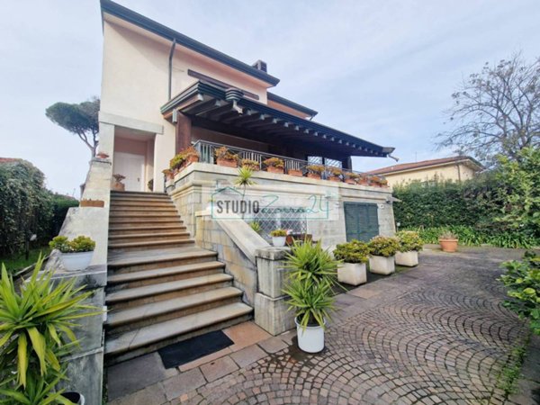 casa indipendente in vendita a Camaiore in zona Lido di Camaiore
