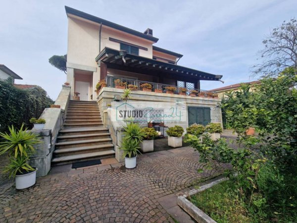 casa indipendente in vendita a Camaiore in zona Lido di Camaiore