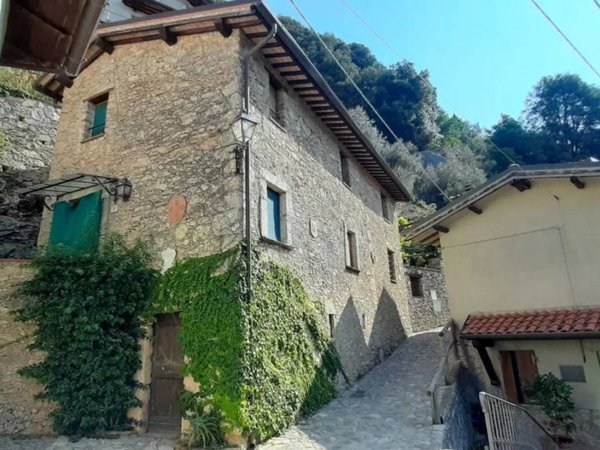 casa indipendente in vendita a Camaiore