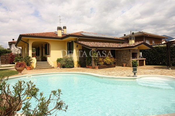 casa indipendente in vendita a Camaiore in zona Capezzano Pianore