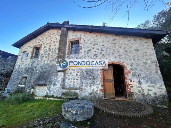 casa indipendente in vendita a Camaiore