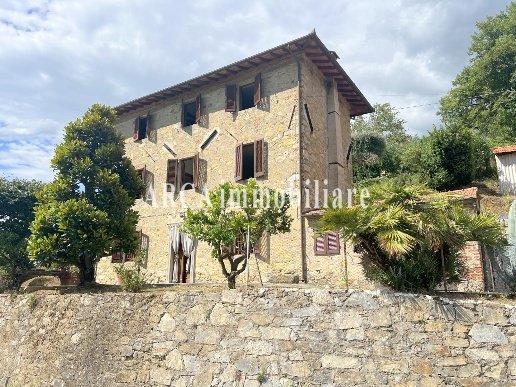 casa indipendente in vendita a Camaiore