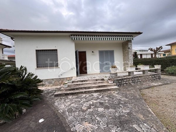 casa indipendente in vendita a Camaiore in zona Lido di Camaiore