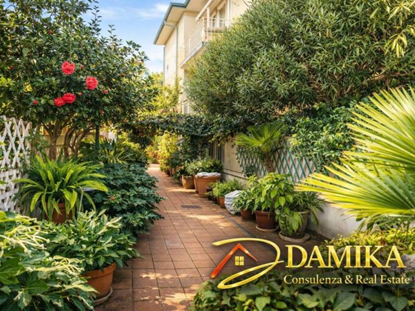 appartamento in vendita a Camaiore in zona Lido di Camaiore