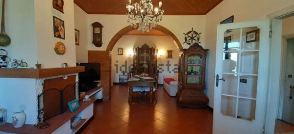 casa indipendente in vendita a Camaiore in zona Lido di Camaiore