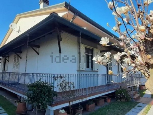 casa indipendente in vendita a Camaiore in zona Lido di Camaiore