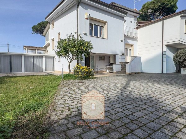 casa indipendente in vendita a Camaiore in zona Lido di Camaiore