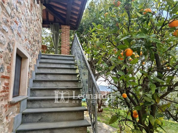 casa indipendente in vendita a Camaiore
