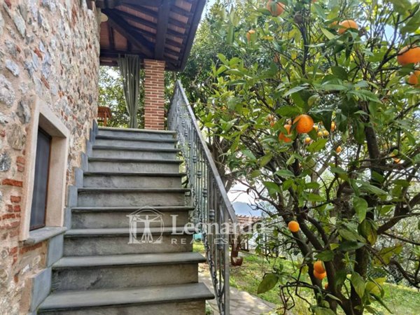casa indipendente in vendita a Camaiore