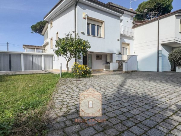 casa indipendente in vendita a Camaiore in zona Lido di Camaiore