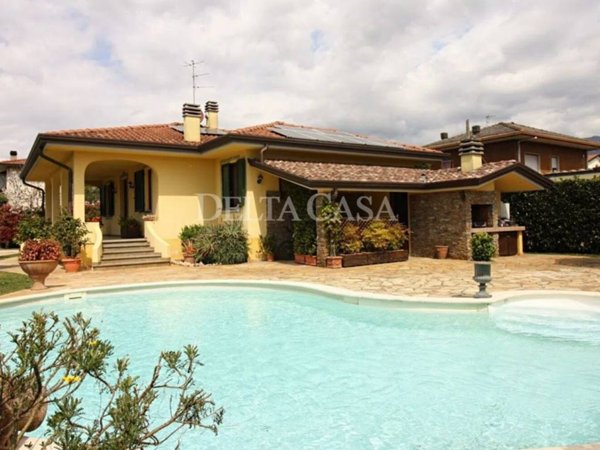 casa indipendente in vendita a Camaiore in zona Lido di Camaiore