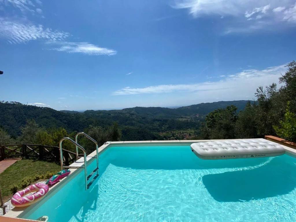 casa indipendente in vendita a Camaiore