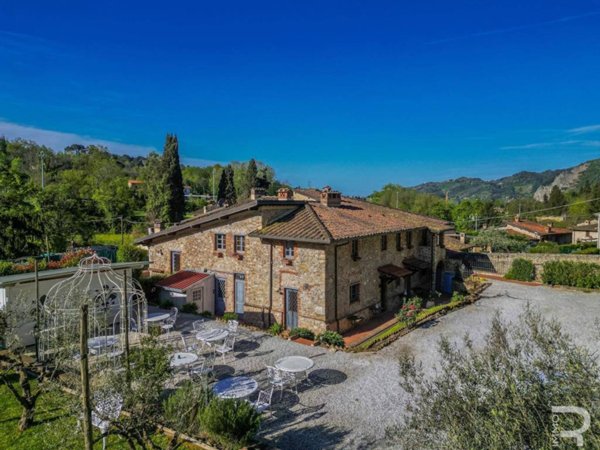 casa indipendente in vendita a Camaiore