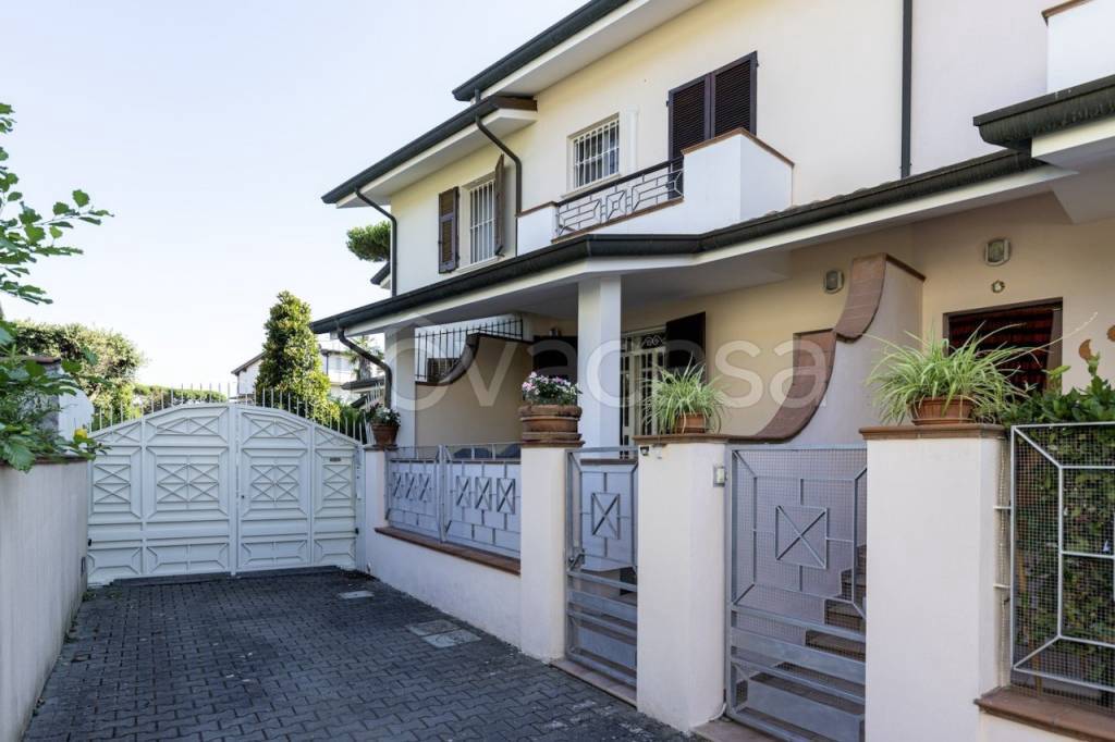 casa indipendente in vendita a Camaiore in zona Lido di Camaiore