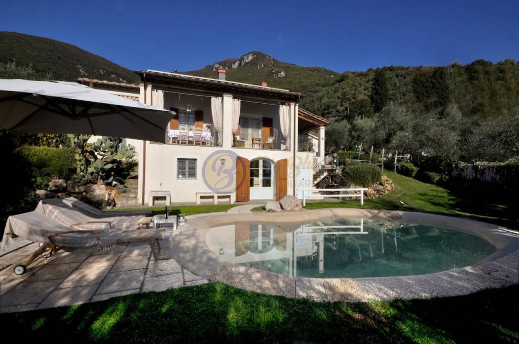 casa indipendente in vendita a Camaiore