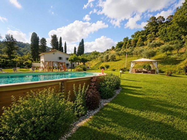 casa indipendente in vendita a Camaiore