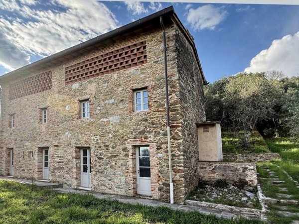 casa indipendente in vendita a Camaiore in zona Capezzano Pianore