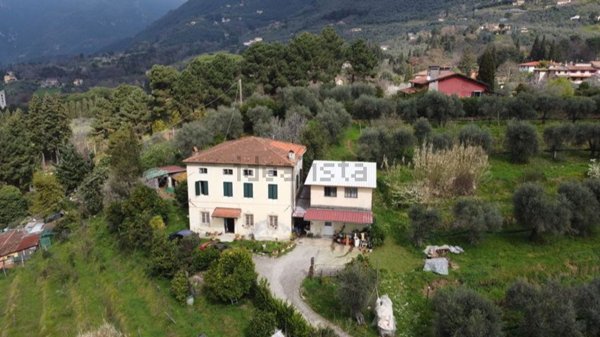 casa indipendente in vendita a Camaiore