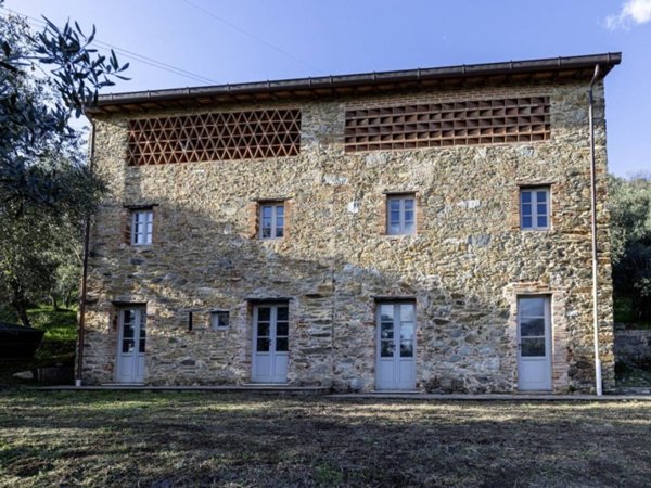 casa indipendente in vendita a Camaiore in zona Capezzano Pianore