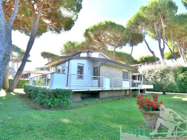 casa indipendente in vendita a Camaiore in zona Lido di Camaiore