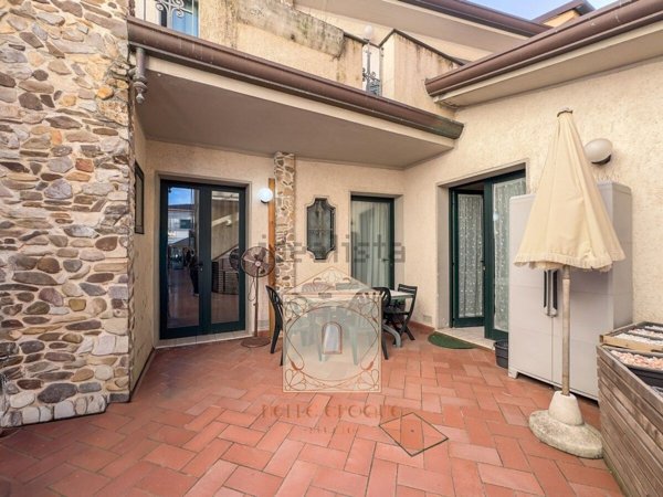 casa indipendente in vendita a Camaiore