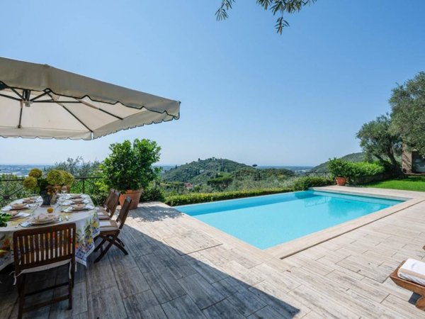 casa indipendente in vendita a Camaiore in zona Capezzano Pianore