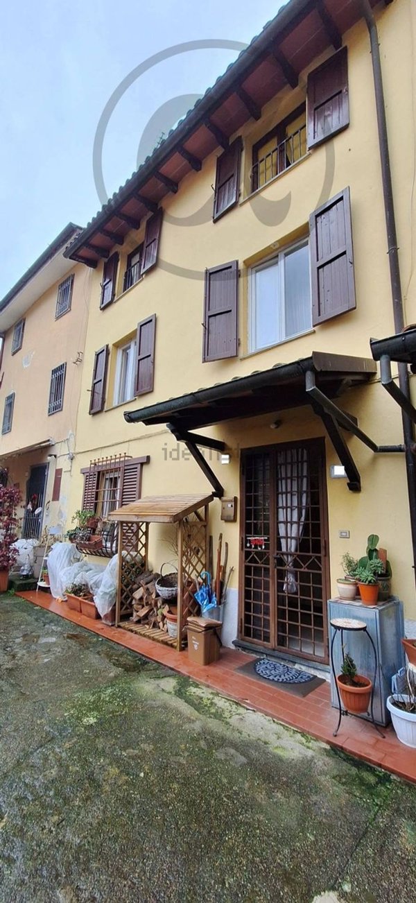 casa indipendente in vendita a Camaiore in zona Valpromaro