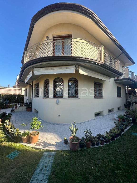 casa indipendente in vendita a Camaiore in zona Lido di Camaiore
