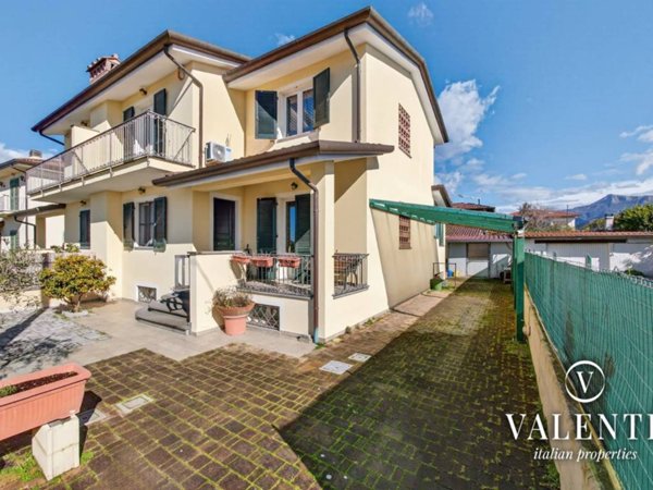 casa indipendente in vendita a Camaiore in zona Capezzano Pianore