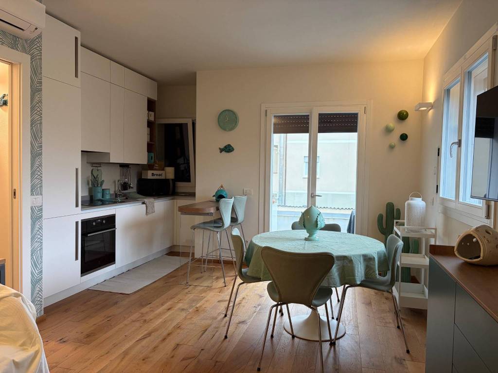 appartamento in vendita a Camaiore in zona Lido di Camaiore