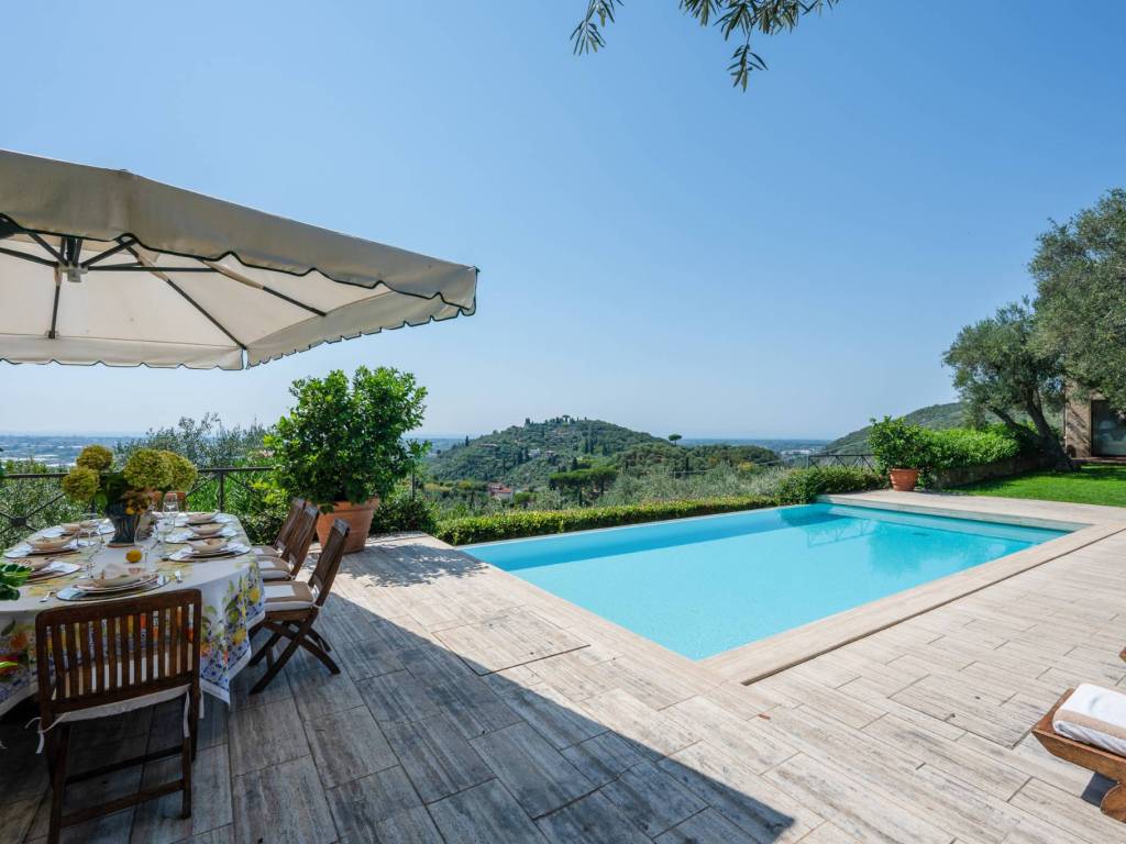 casa indipendente in vendita a Camaiore