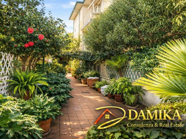 appartamento in vendita a Camaiore in zona Lido di Camaiore