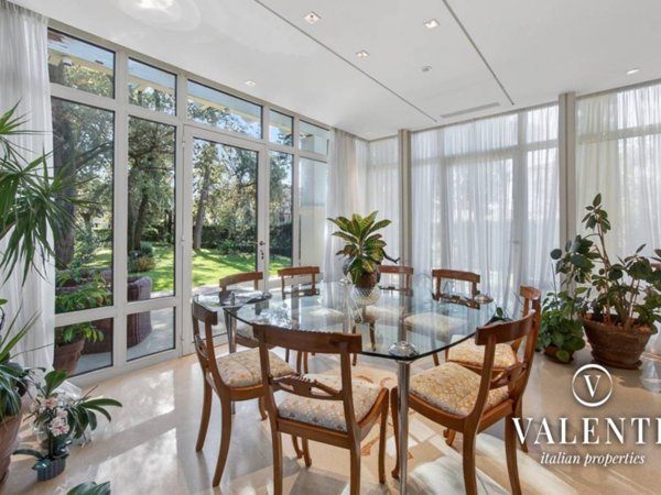 casa indipendente in vendita a Camaiore in zona Lido di Camaiore