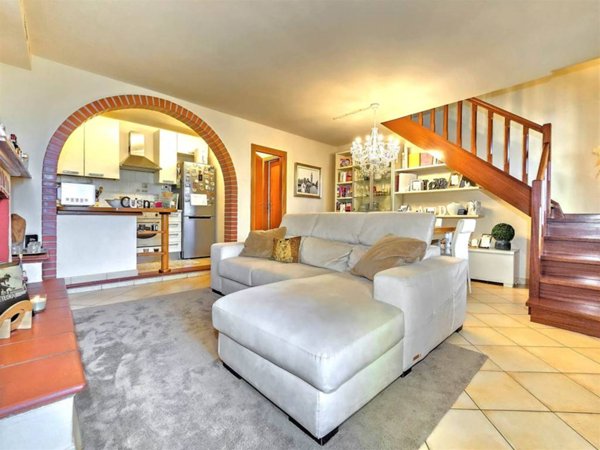 casa semindipendente in vendita a Camaiore