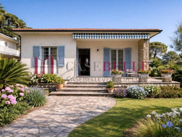 casa indipendente in vendita a Camaiore in zona Lido di Camaiore