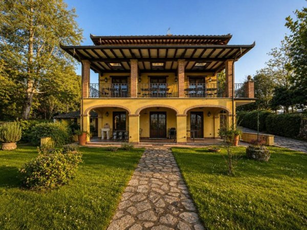 casa indipendente in vendita a Camaiore