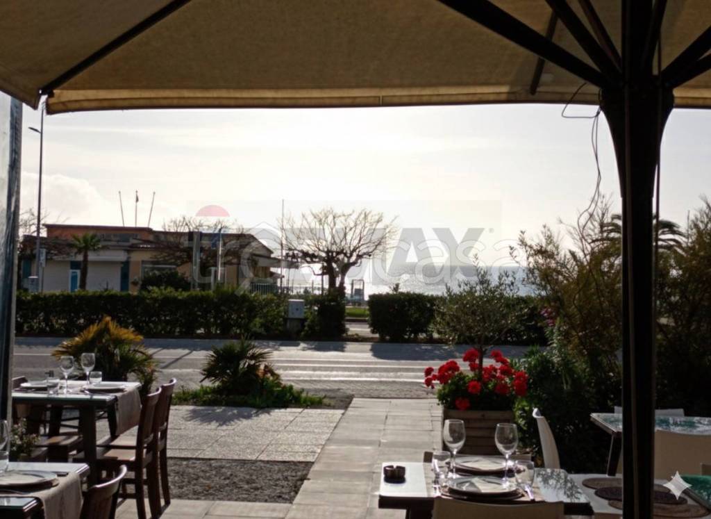 negozio in vendita a Camaiore in zona Lido di Camaiore