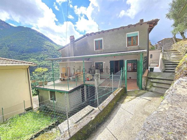 casa semindipendente in vendita a Camaiore