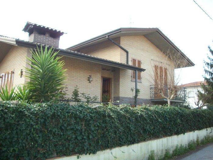 casa indipendente in vendita a Camaiore in zona Lido di Camaiore